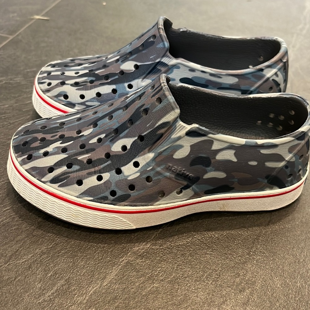 Native Miles toddler boy shoes | Size 10